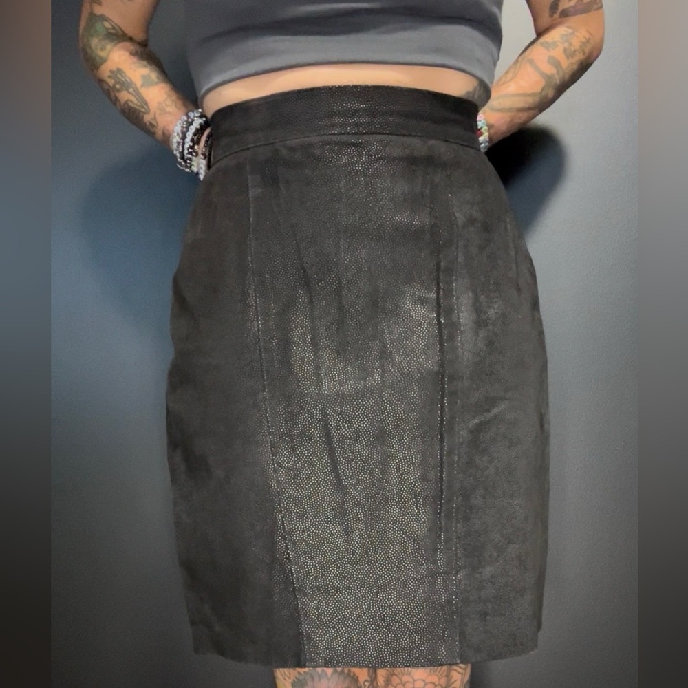 Vintage Danier Sport Textured Leather Skirt | Black | Size 8 | Made in Canada